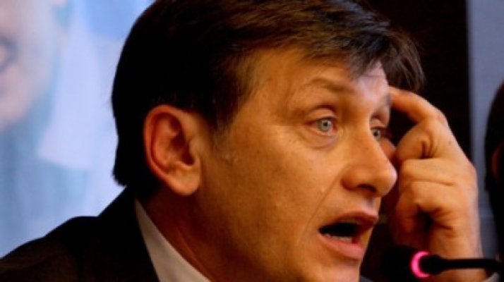 Antonescu: Noi nu isterizăm, Puterea a pus paie pe foc!